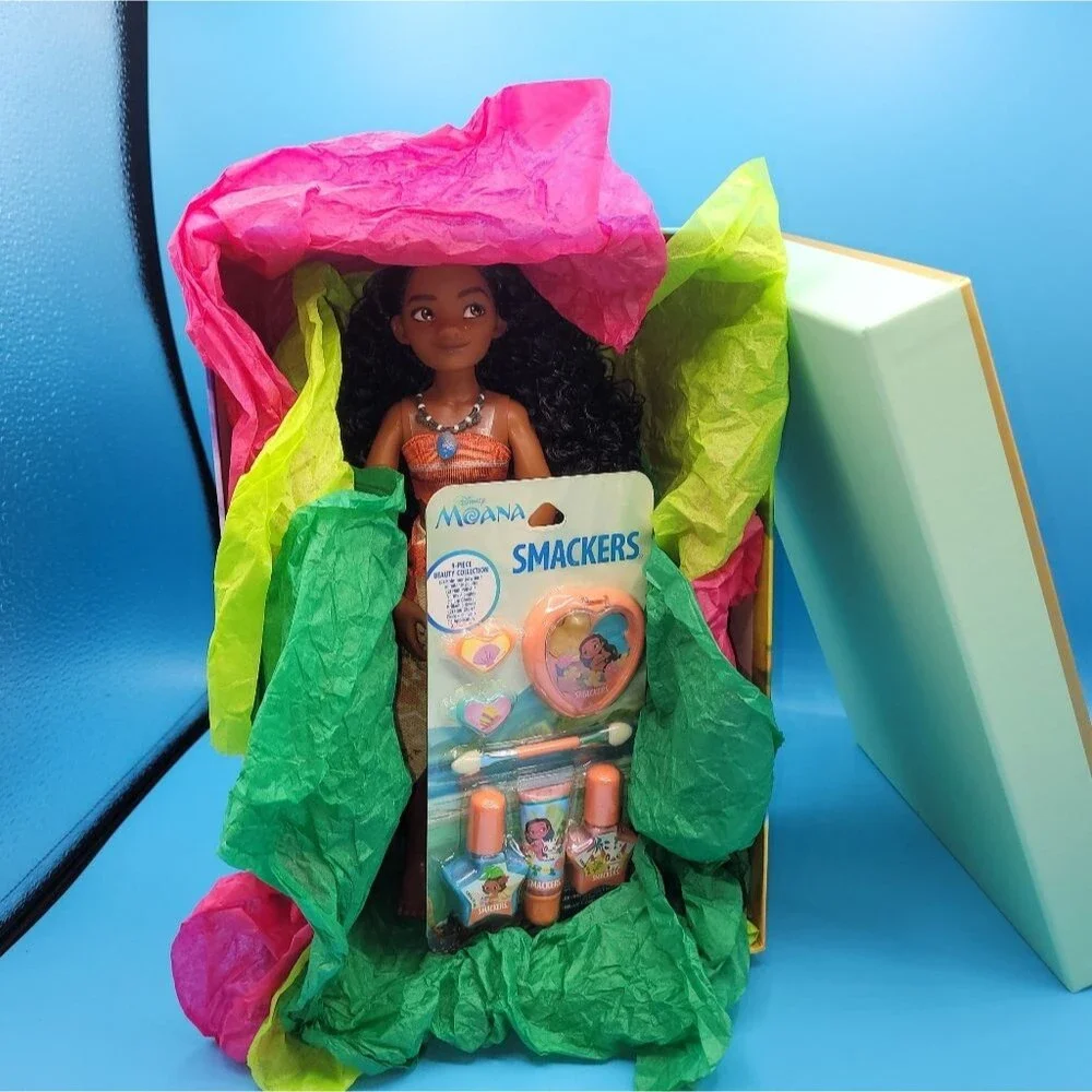Disney Moana Gift Set doll Lipsmackers